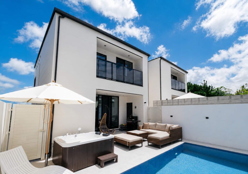 Luana Pool&Spa の外観とプライベートプール